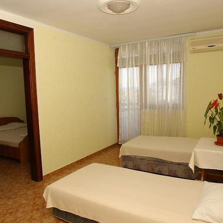 Rooms & Apartments Anka Bar Esterno foto